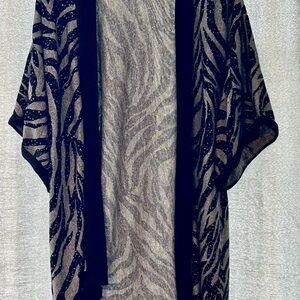 Bobeau Black and Gray Textured Top